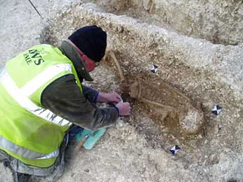 Excavation of grave in Lankhills Cemetery, north of Winchester, © Oxford Archaeology