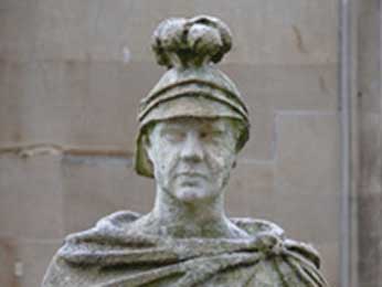 Statue of Roman governor Suetonius Paulinus from the Roman Baths in Bath, © Ad Meskens, <a href='https://commons.wikimedia.org/wiki/File:Roman_baths_suetonius_paulinus_02.JPG'target='_new'>Wikimedia Commons</a>